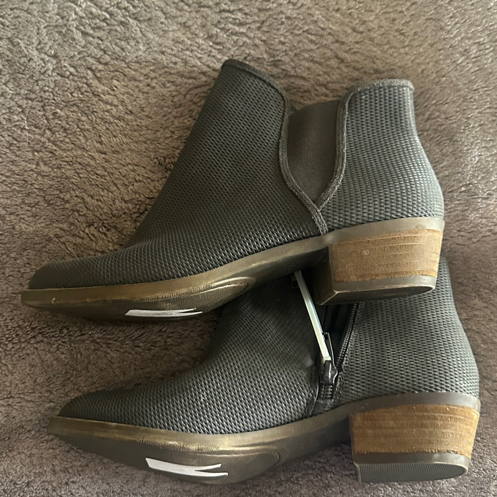 Kensie real leather dark grey new sold out booties